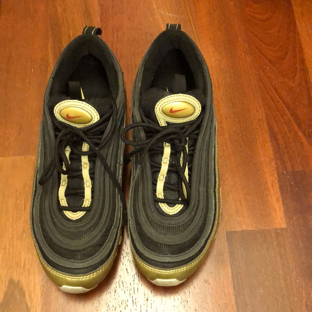 Nike Air Max 97 sneaker. 6.5 men but worn by woman
